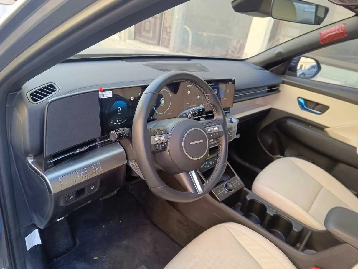 Car image 12