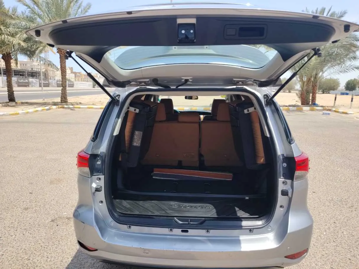 Car image 23