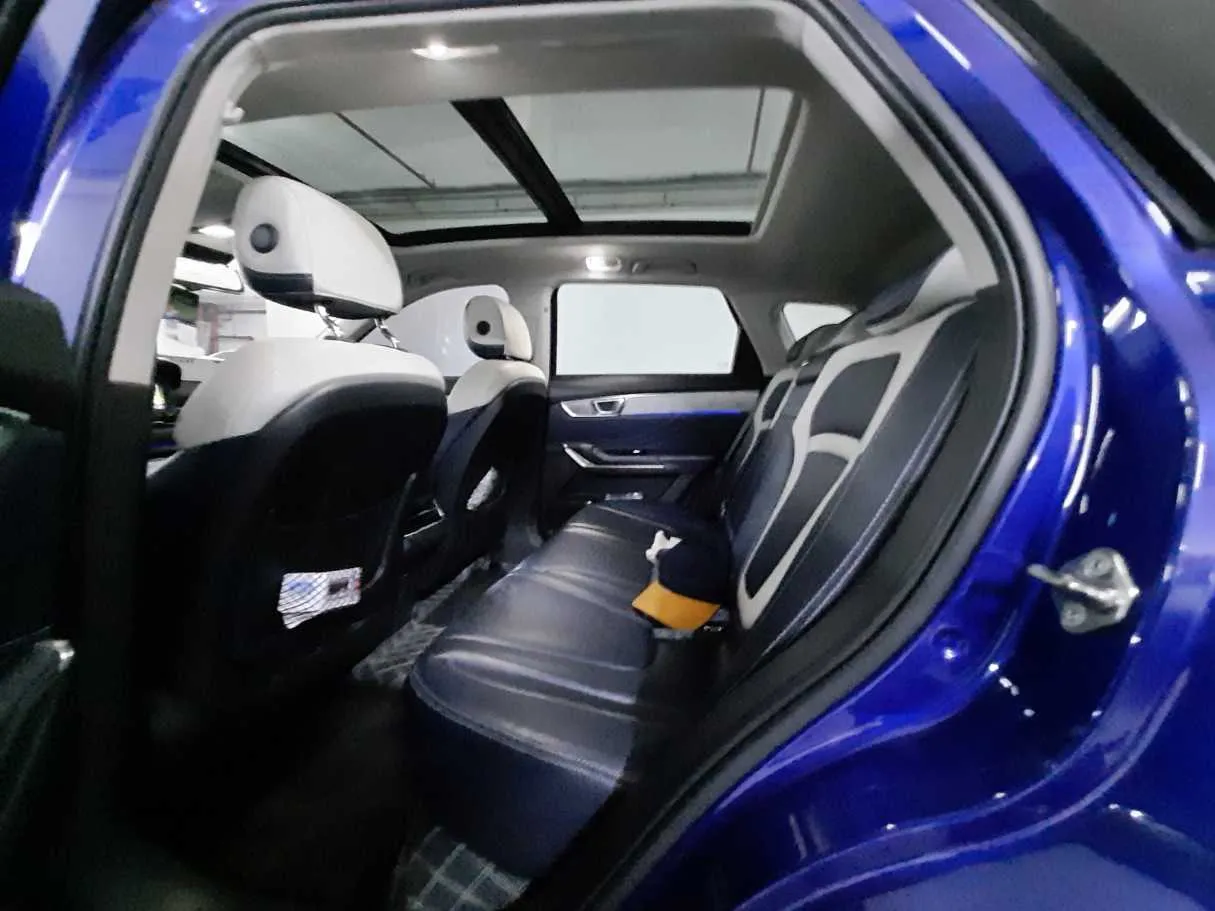 Car image 17