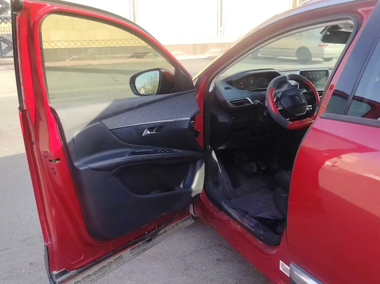 Car image 11