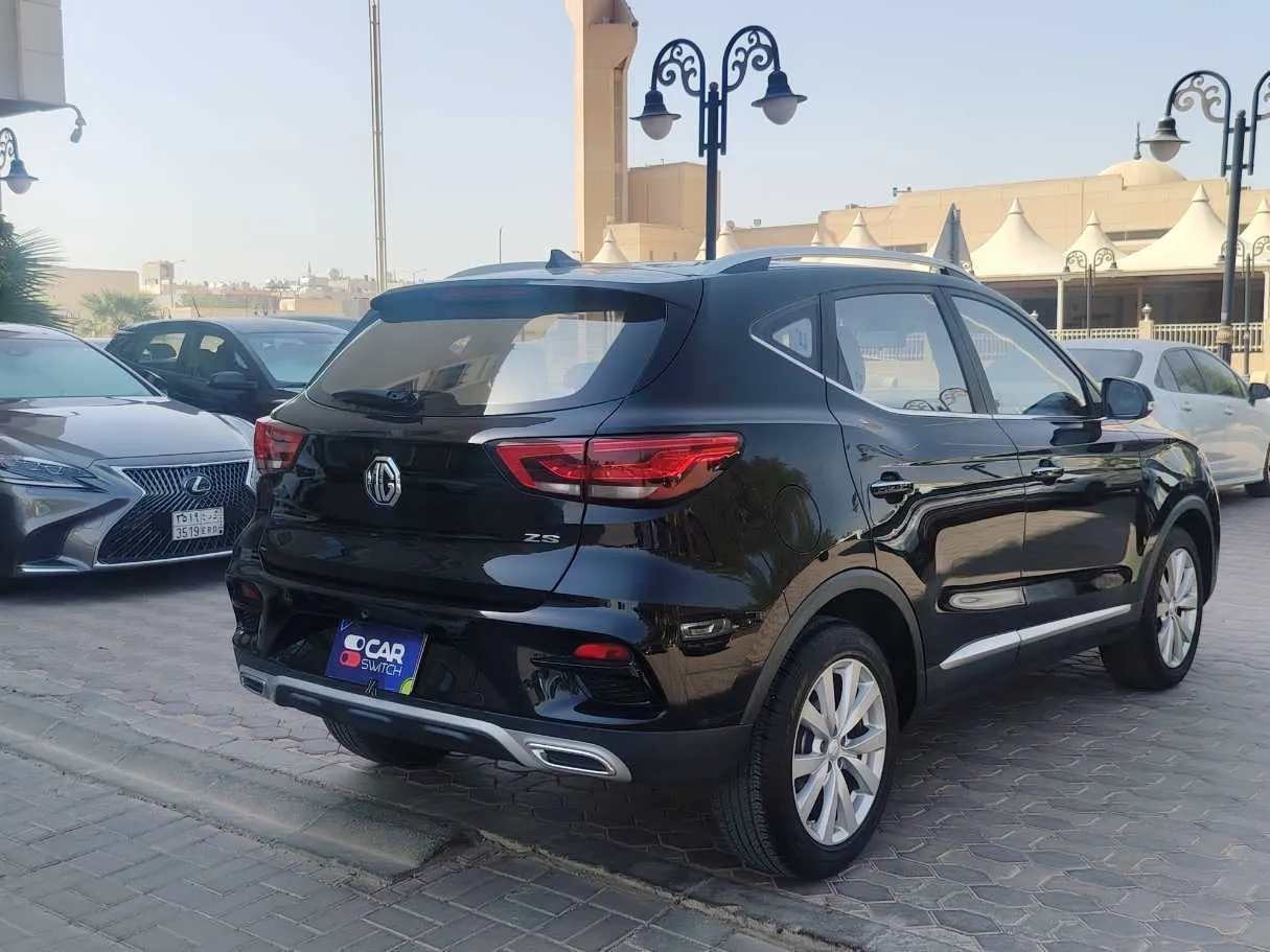 Car image 5