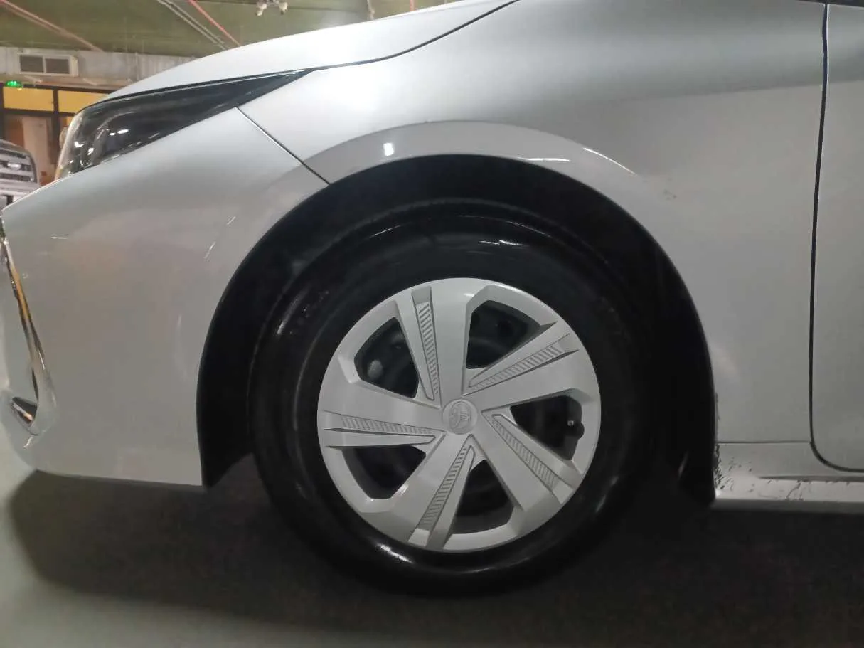 Car image 9
