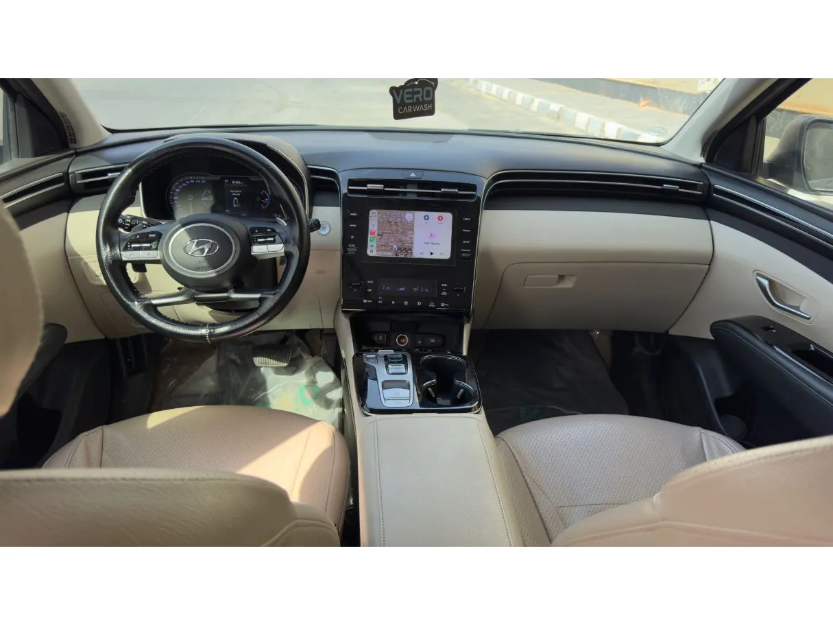 Car image 14