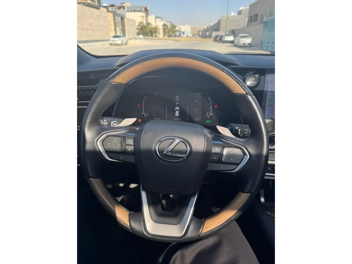 Car image 17