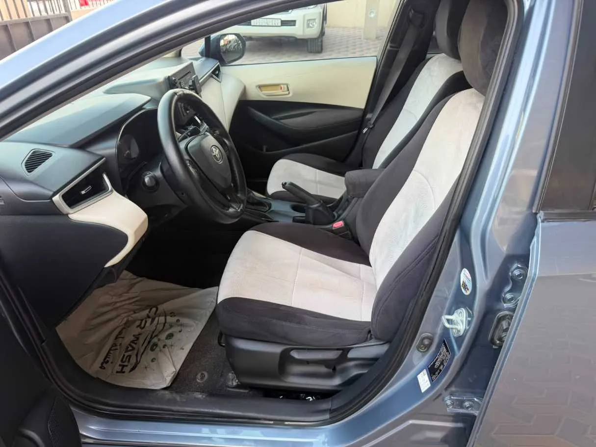 Car image 14