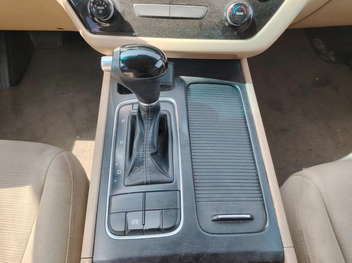 Car image 18