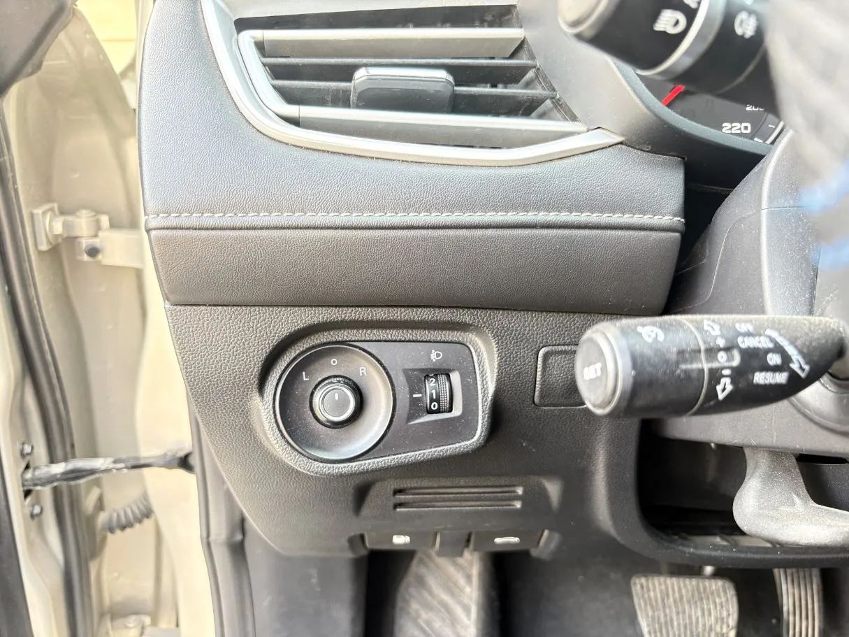 Car image 23