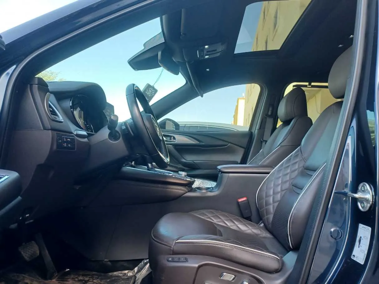 Car image 9