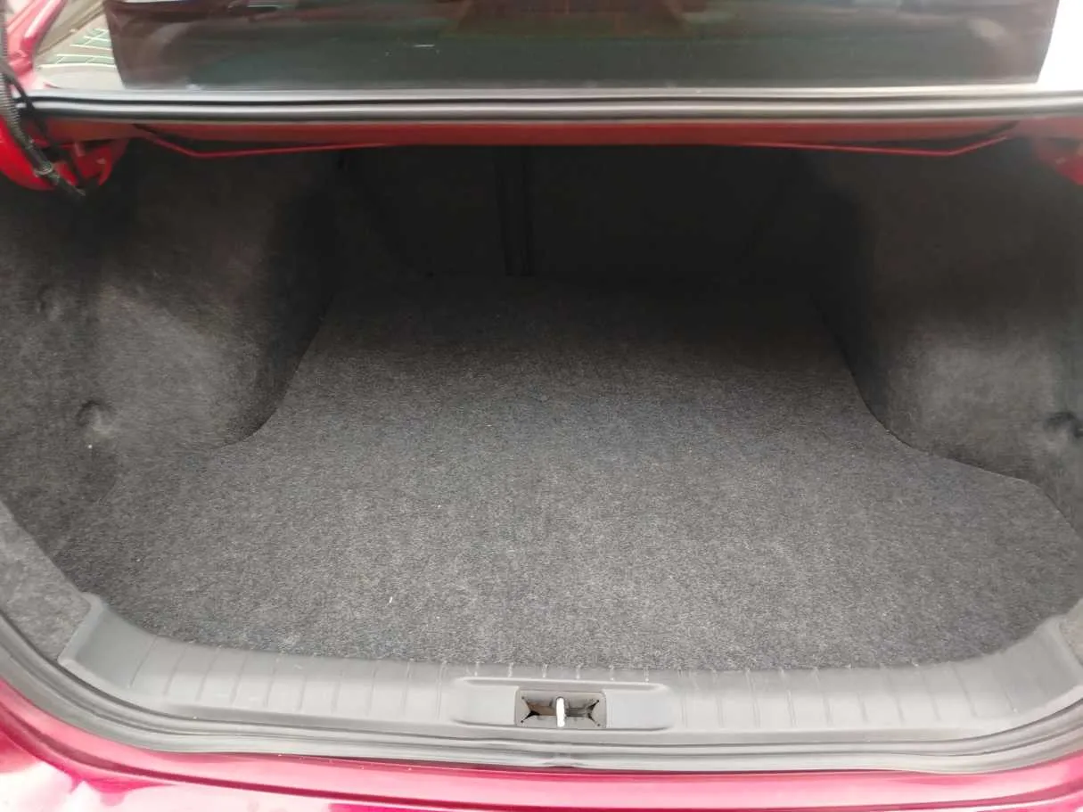 Car image 26