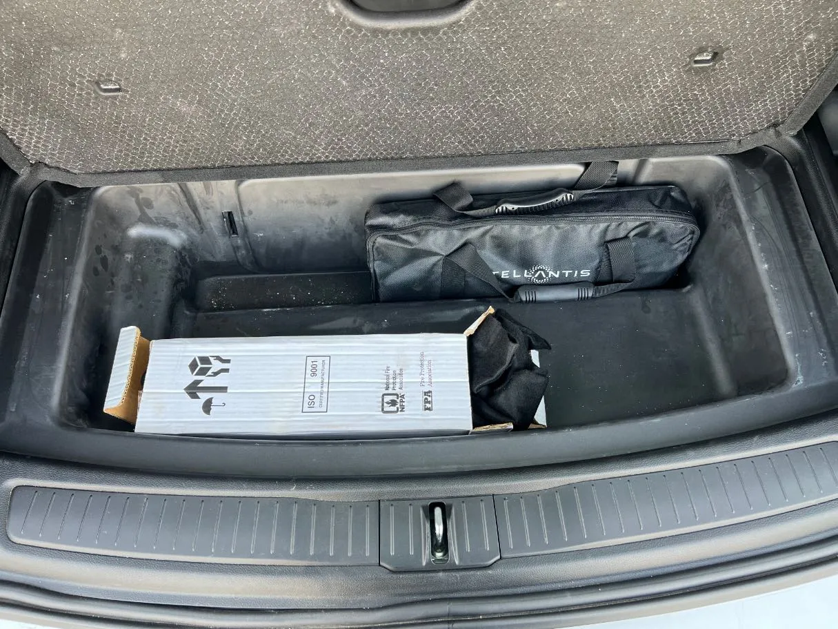Car image 25