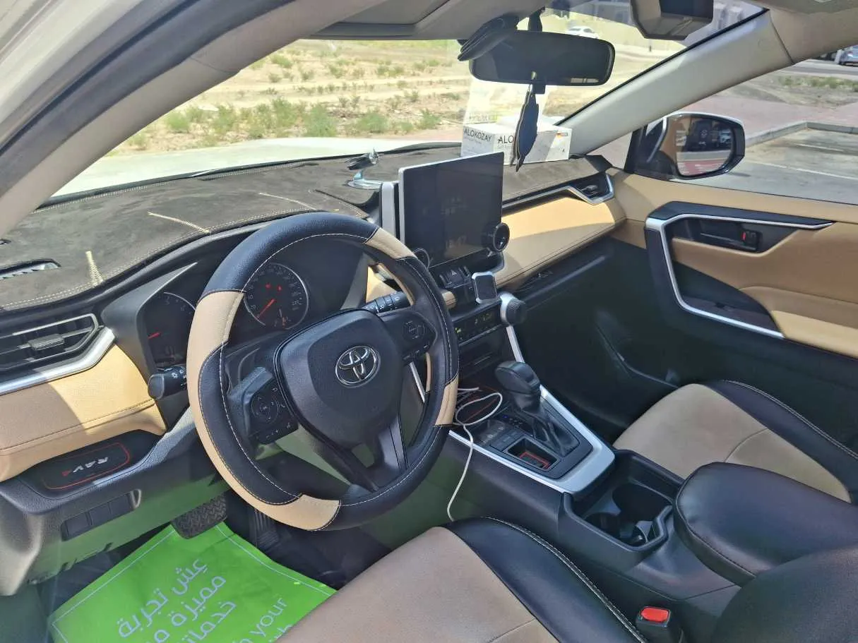 Car image 11