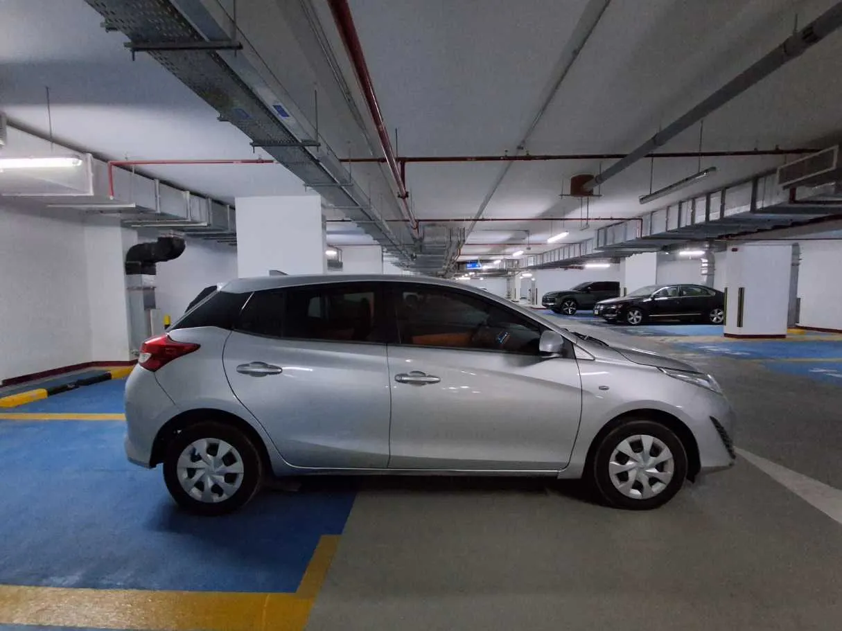 Car image 4