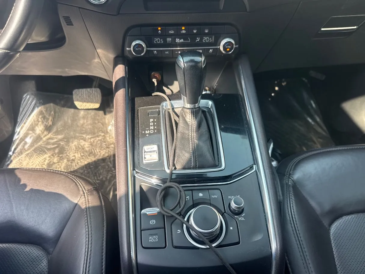 Car image 15