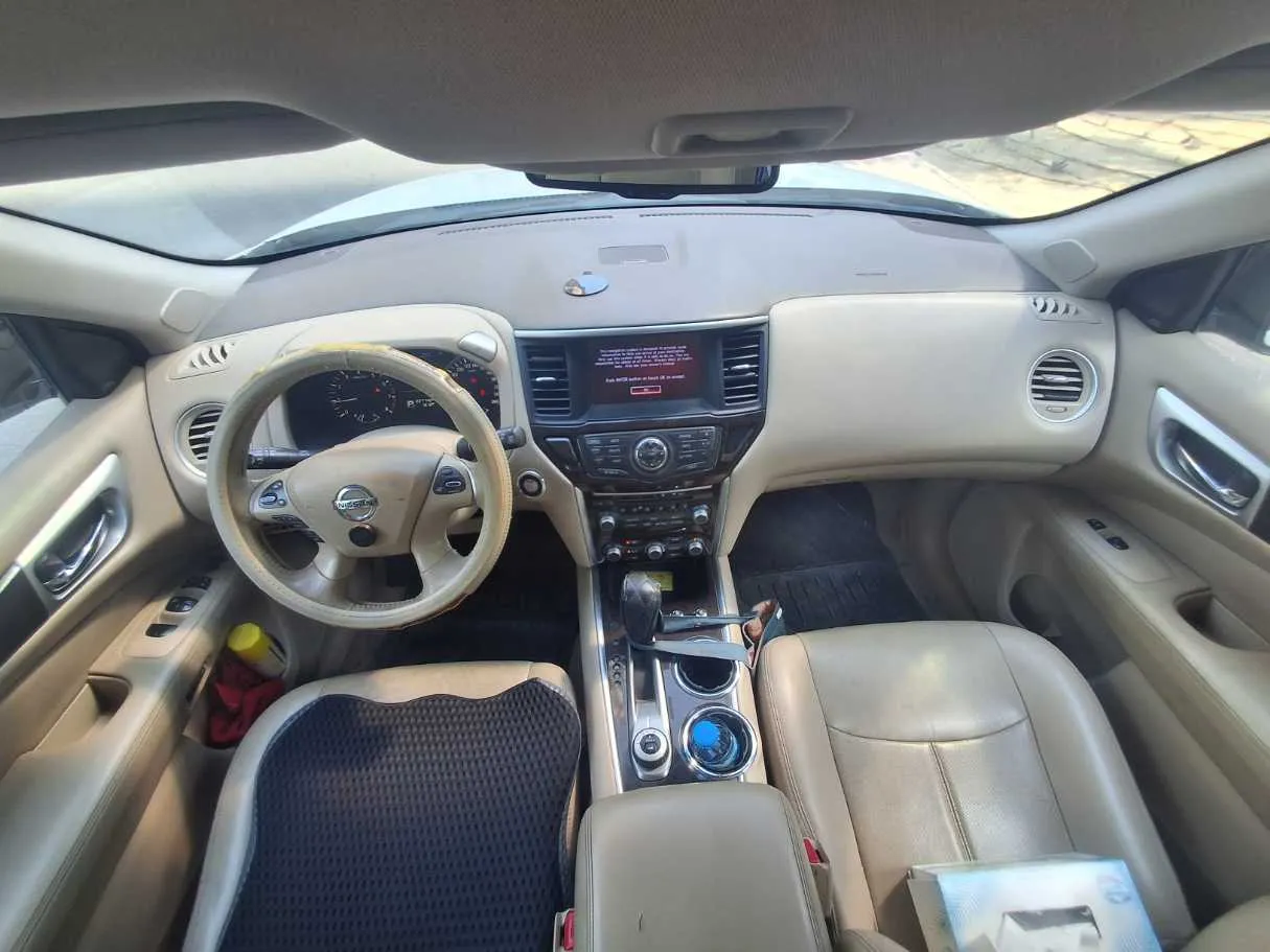Car image 14