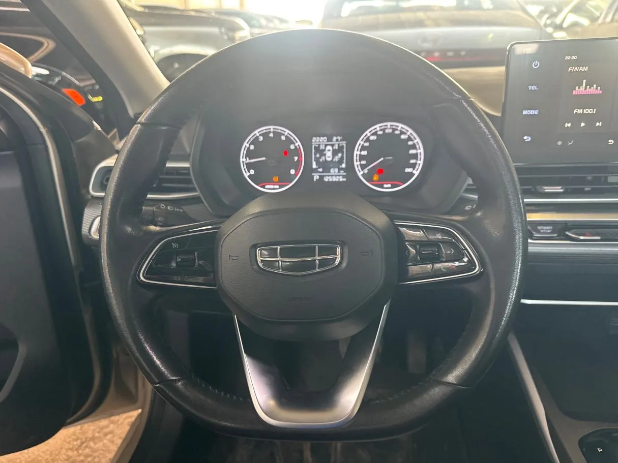 Car image 9