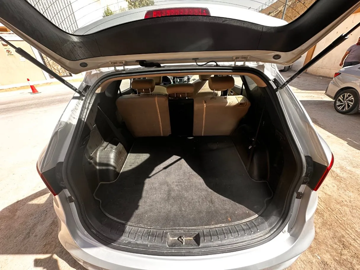 Car image 23