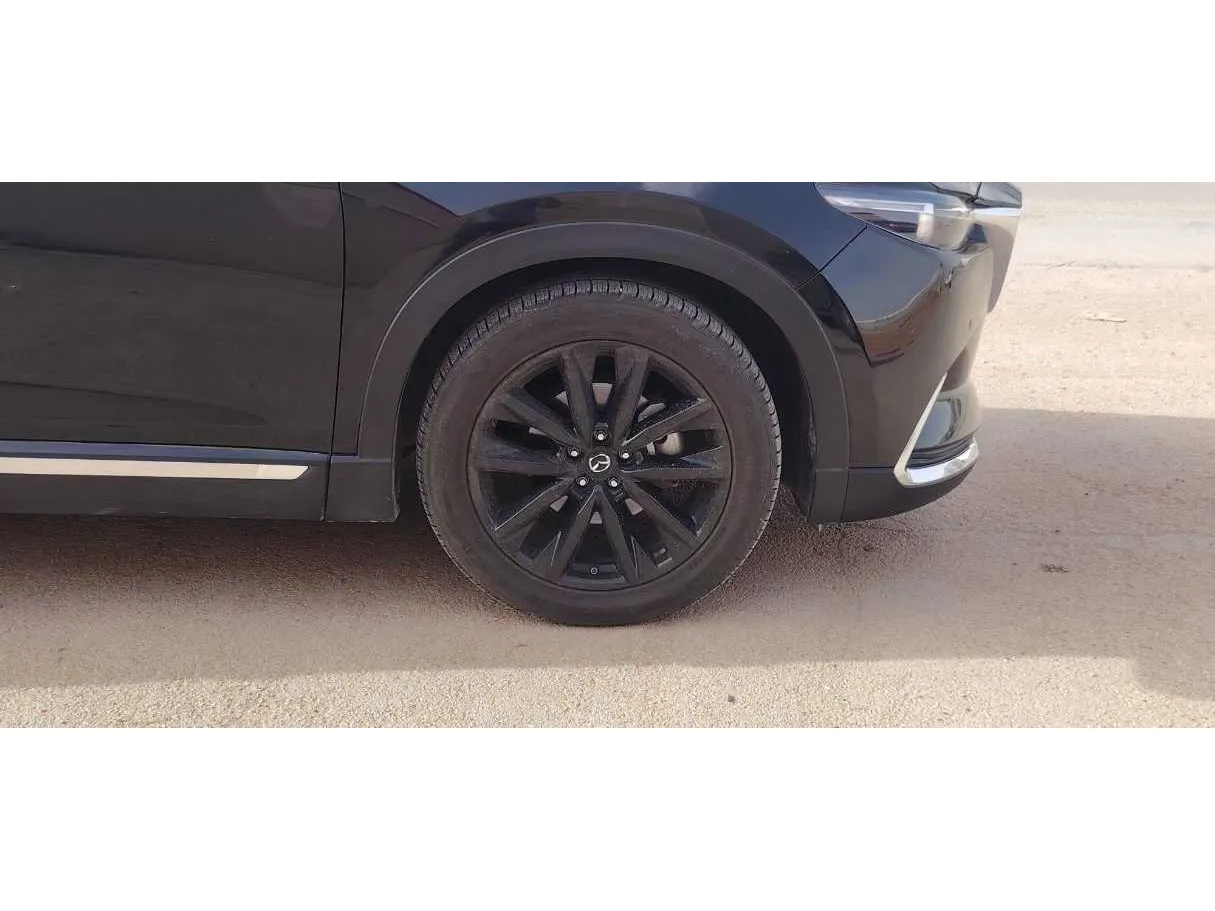 Car image 9