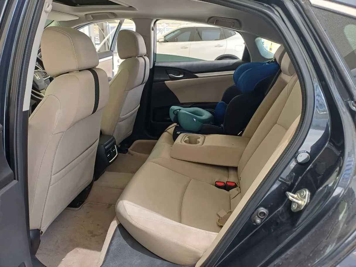 Car image 13
