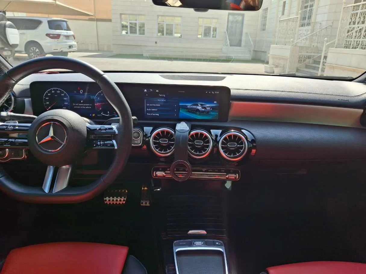 Car image 16