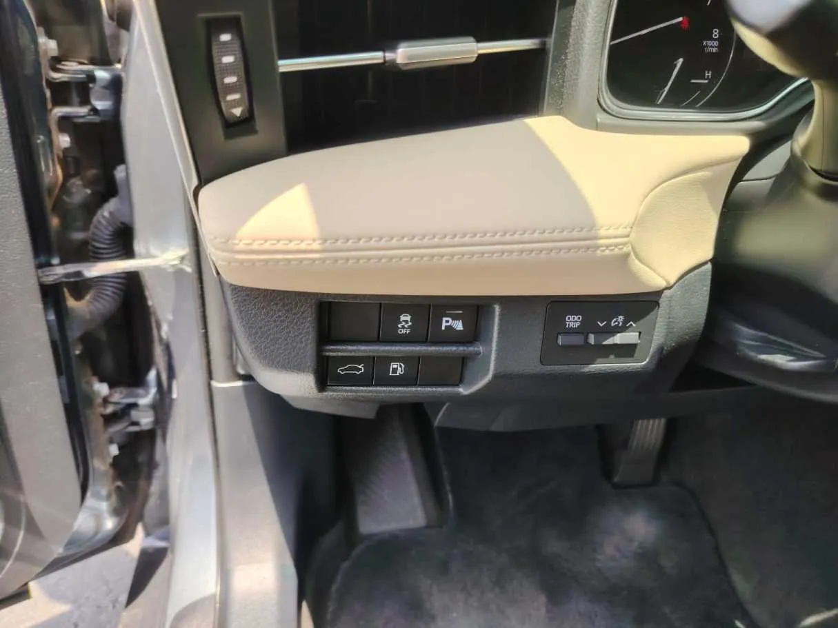 Car image 36