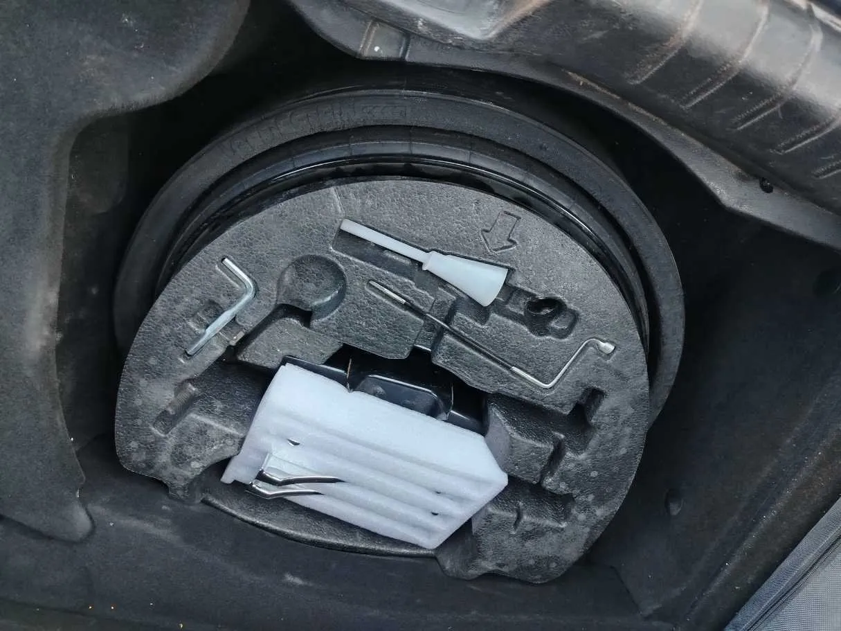 Car image 36