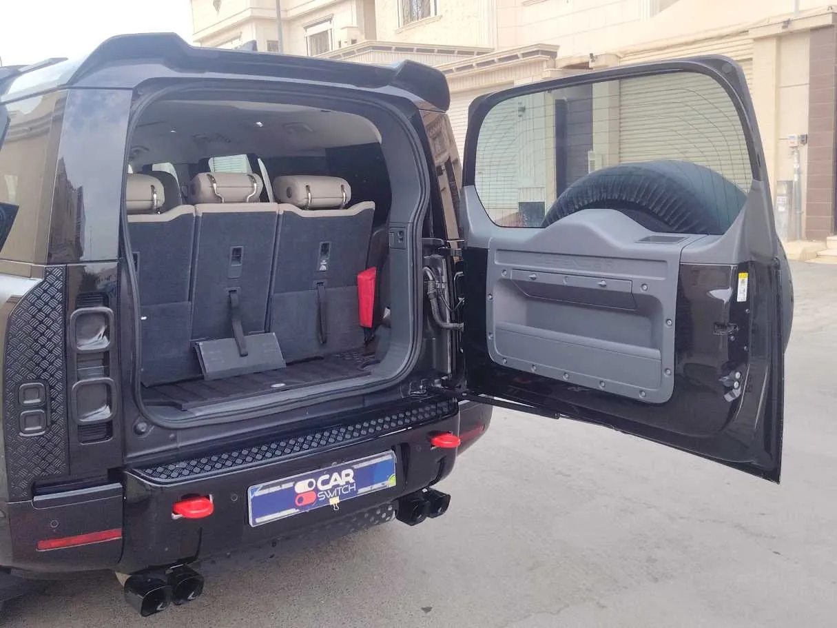 Car image 17