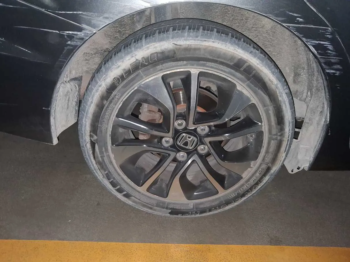 Car image 8