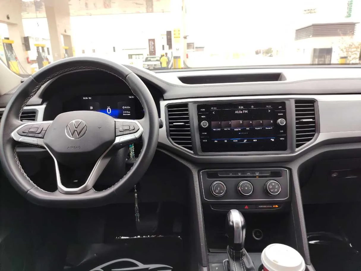 Car image 16