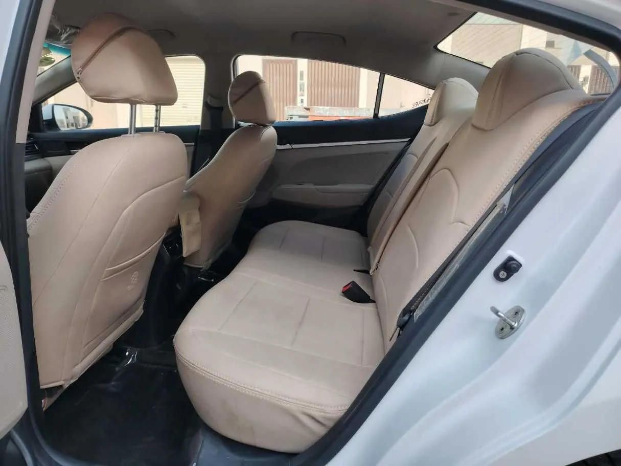 Car image 18