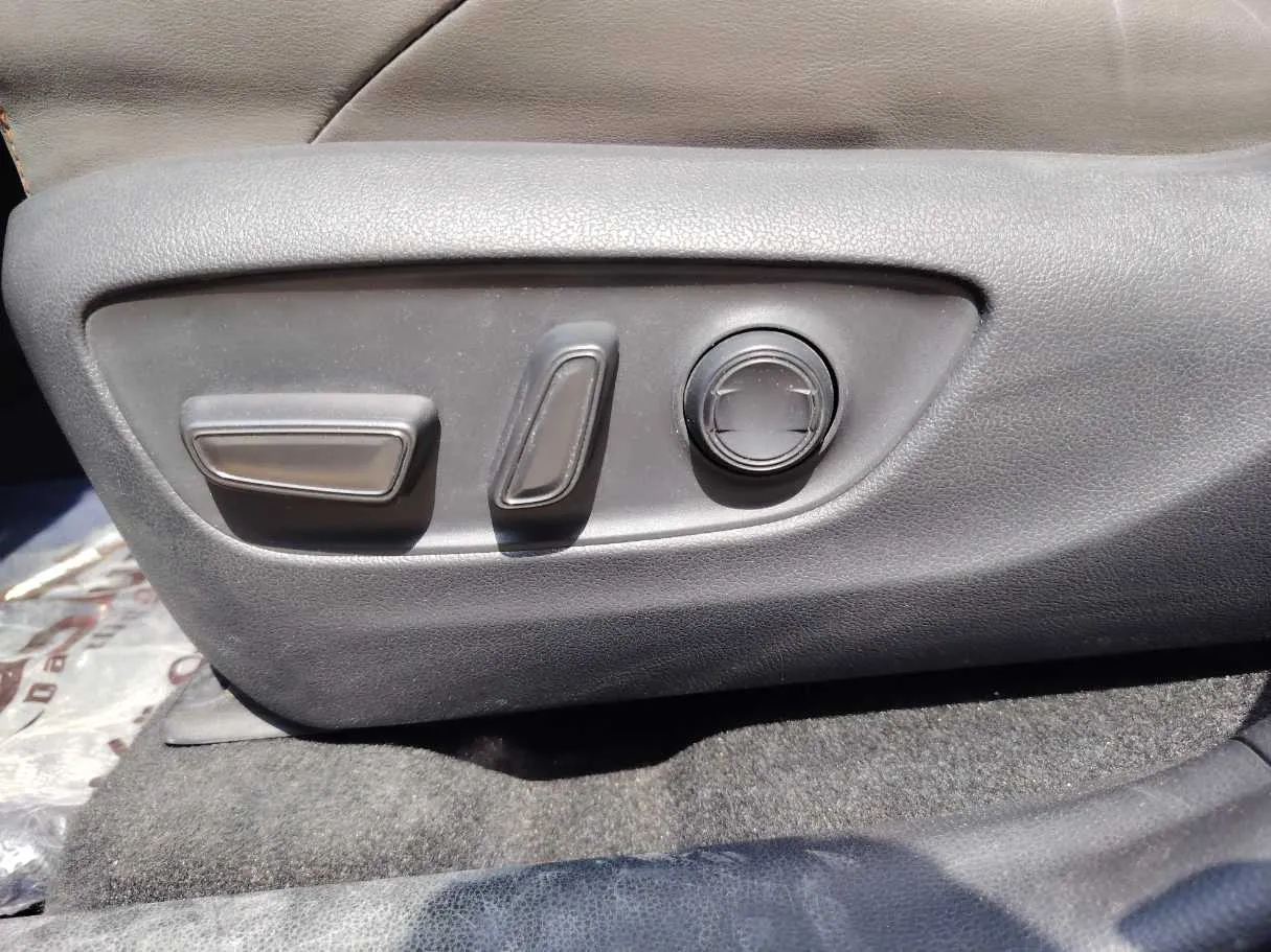 Car image 29
