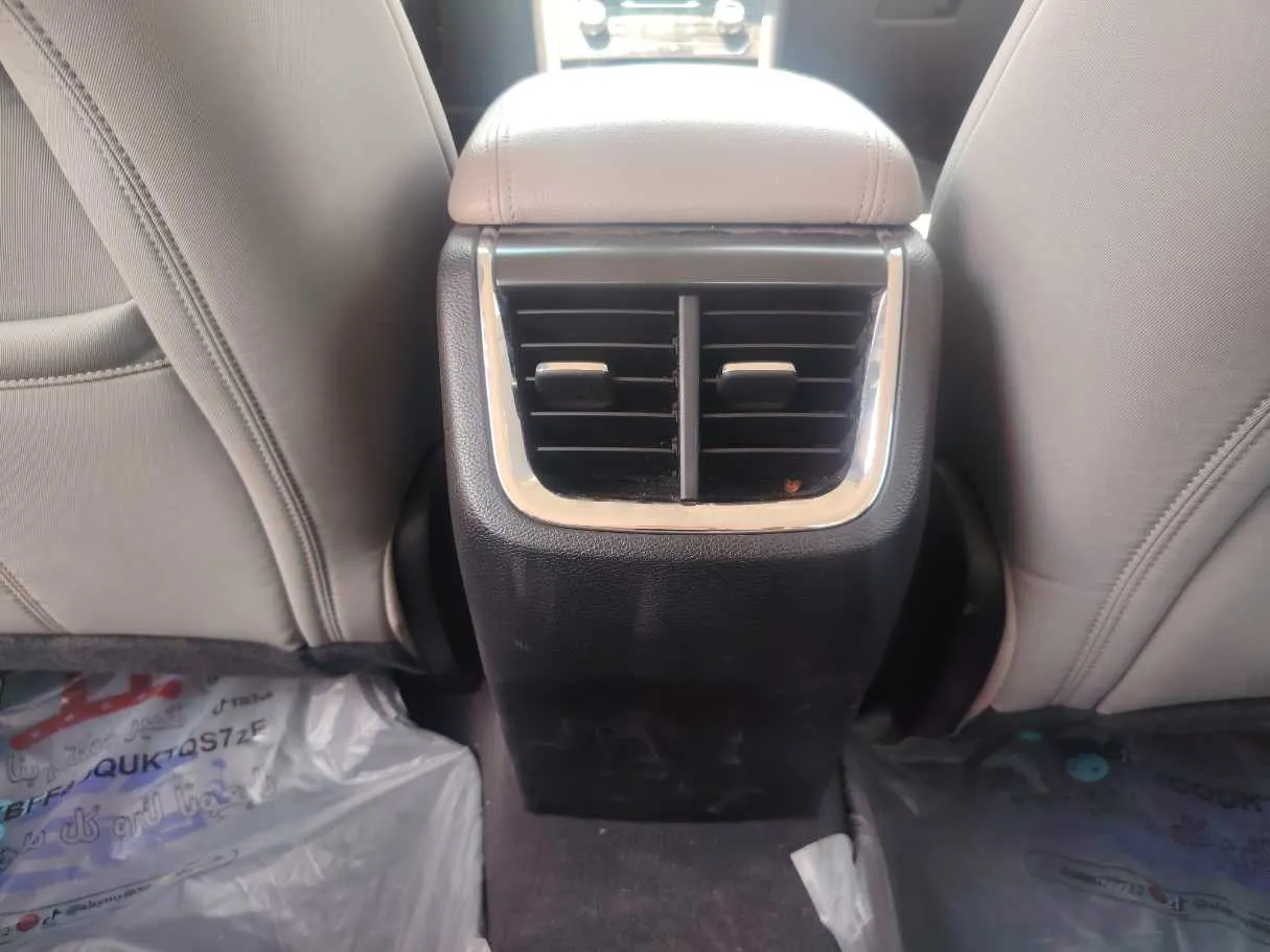 Car image 26