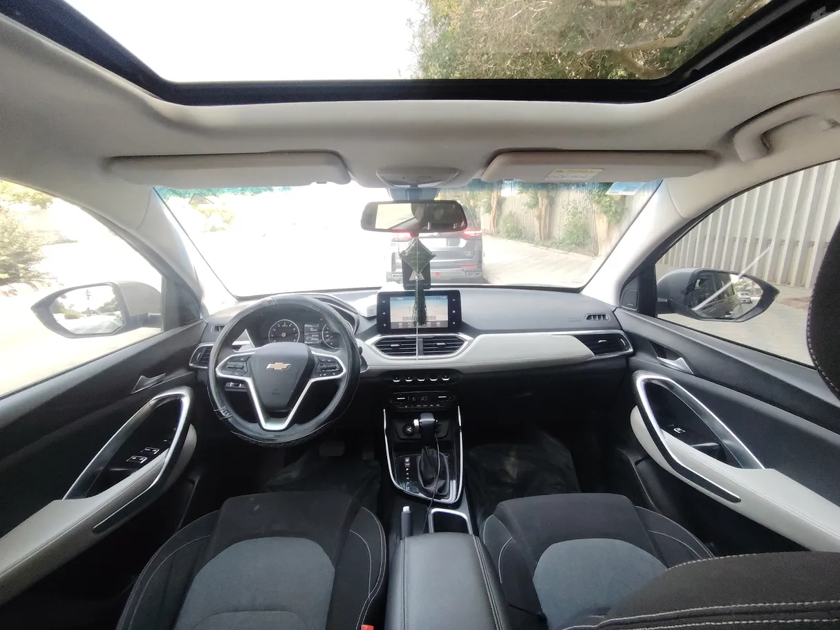 Car image 19