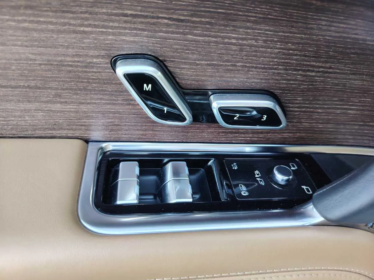 Car image 29