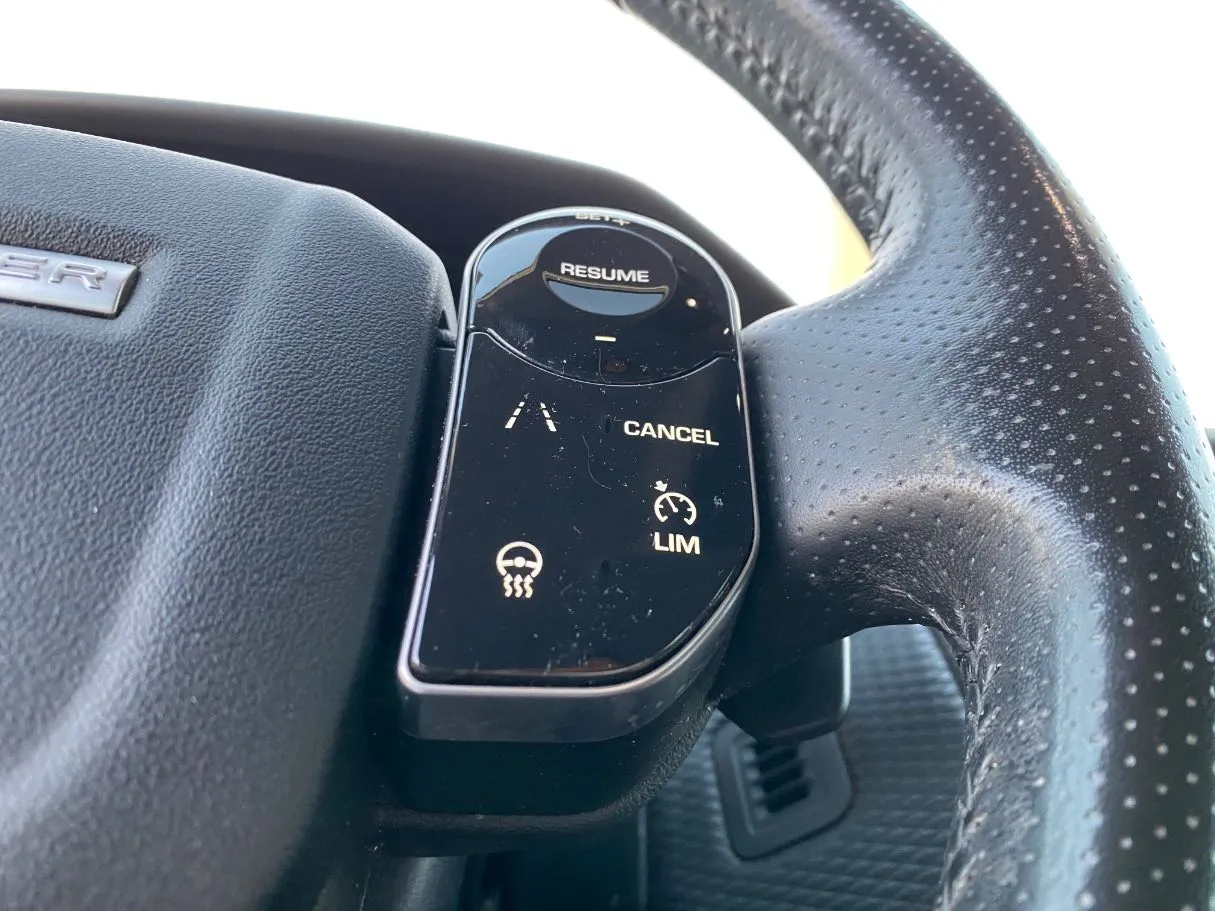 Car image 27