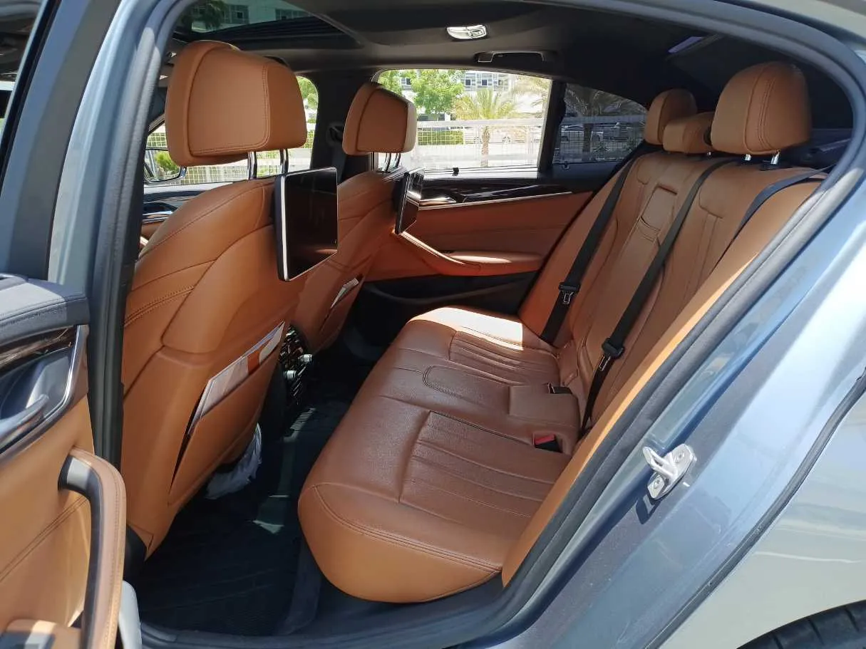 Car image 13