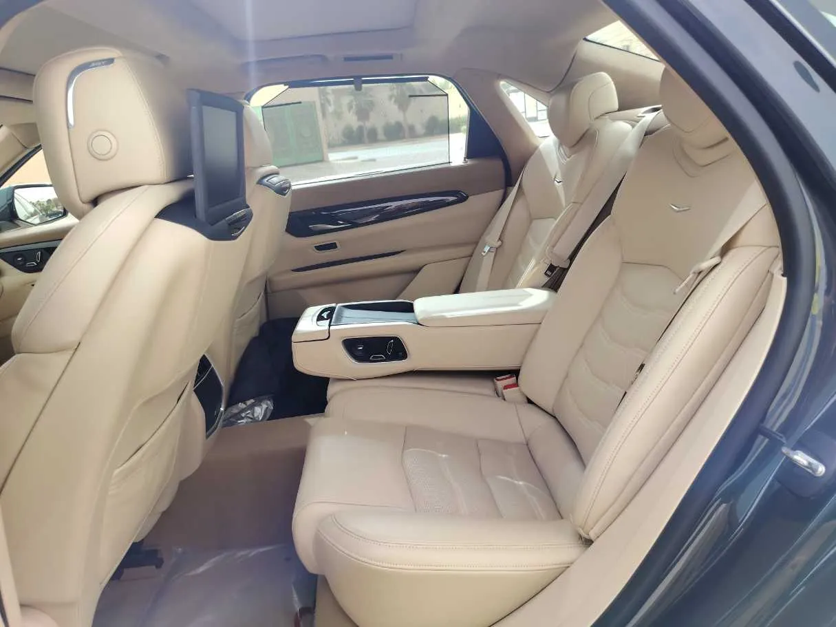Car image 17