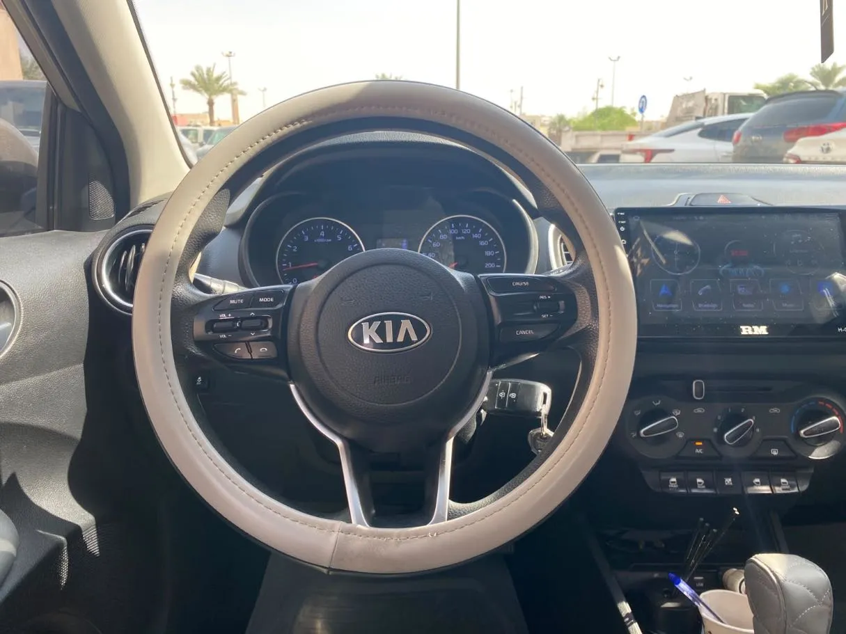 Car image 18