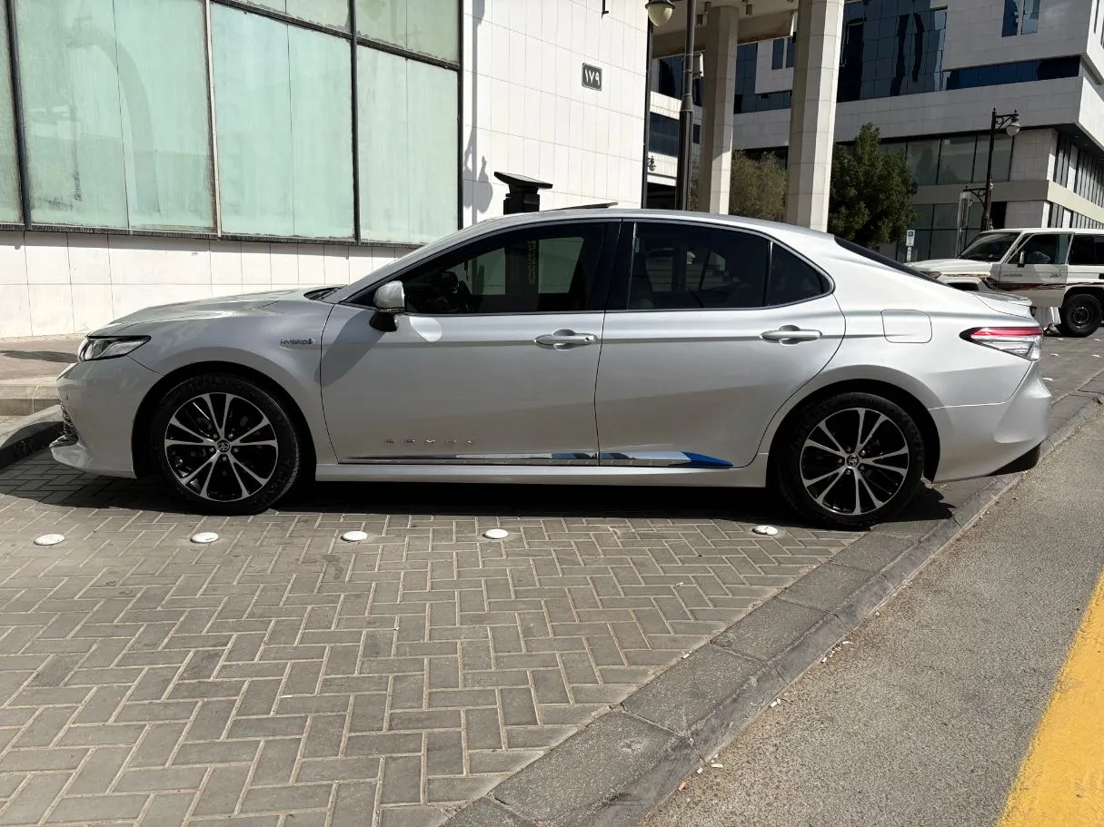 Car image 8