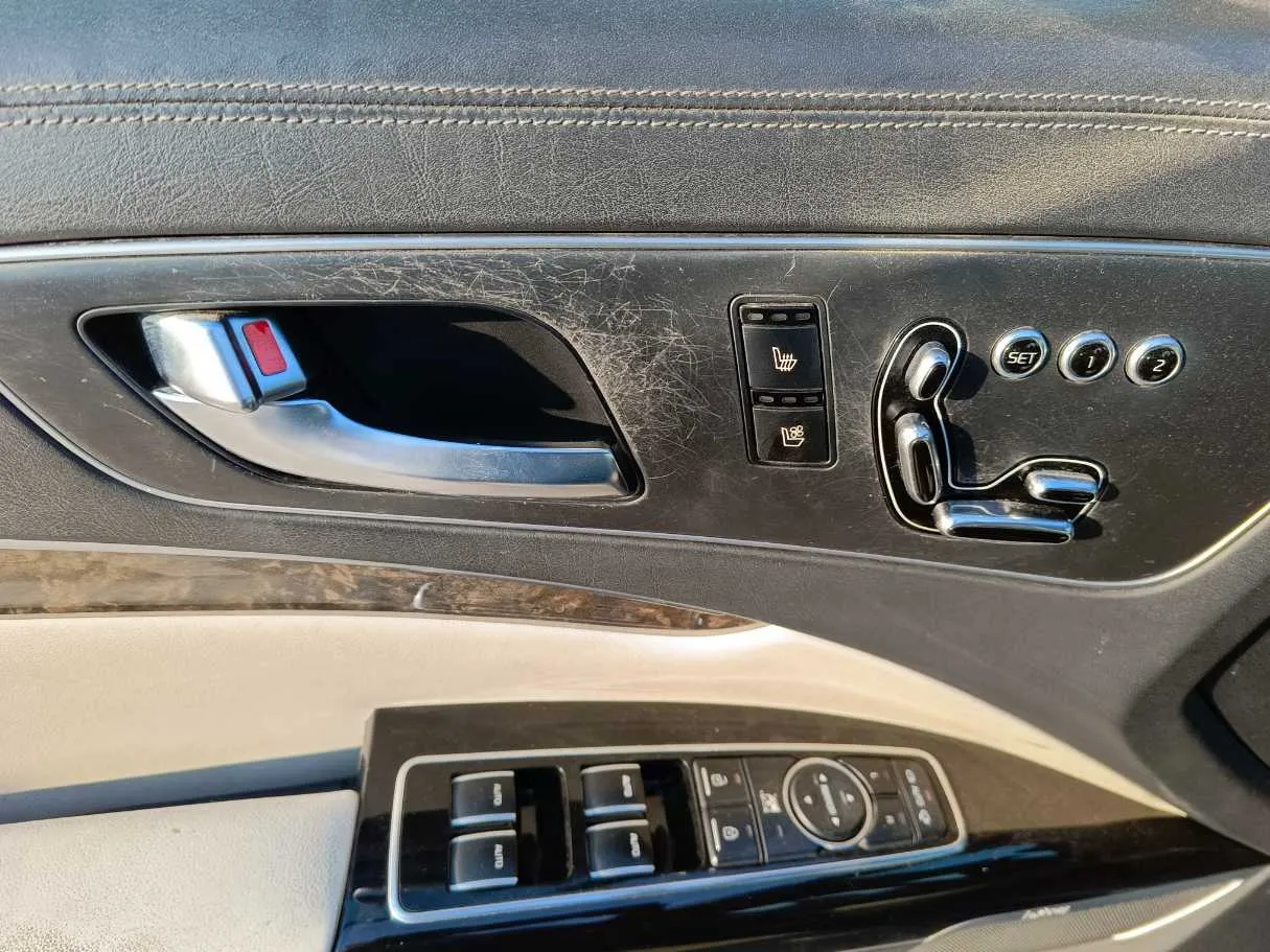 Car image 35