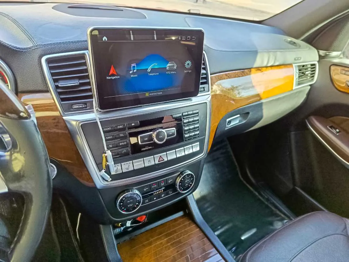 Car image 26