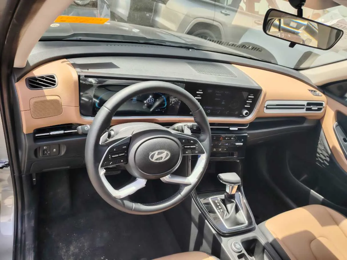 Car image 16