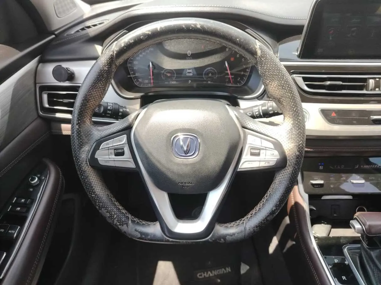 Car image 16