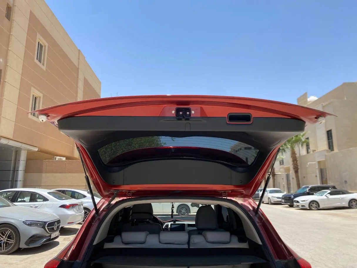 Car image 20