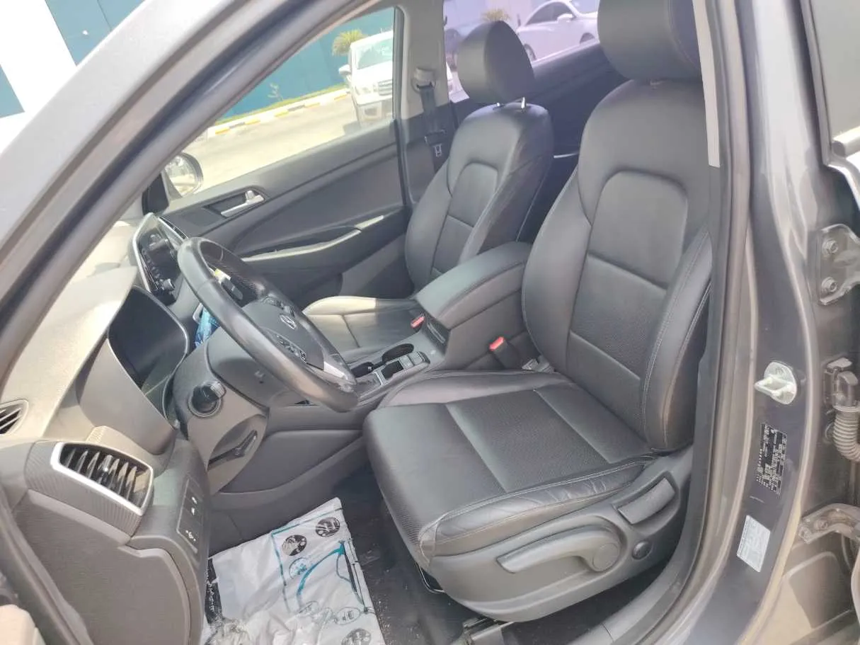 Car image 11