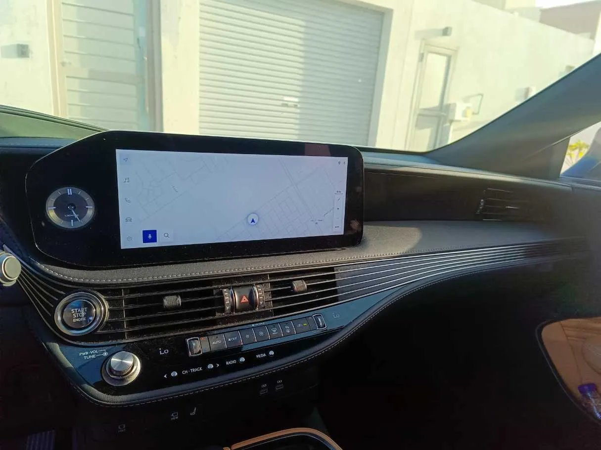 Car image 30