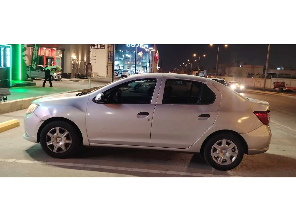 Car image 8
