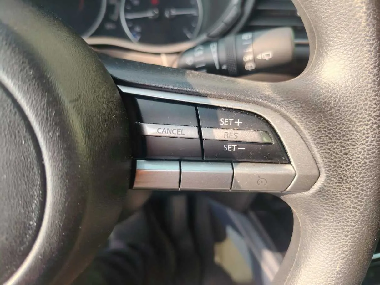 Car image 30