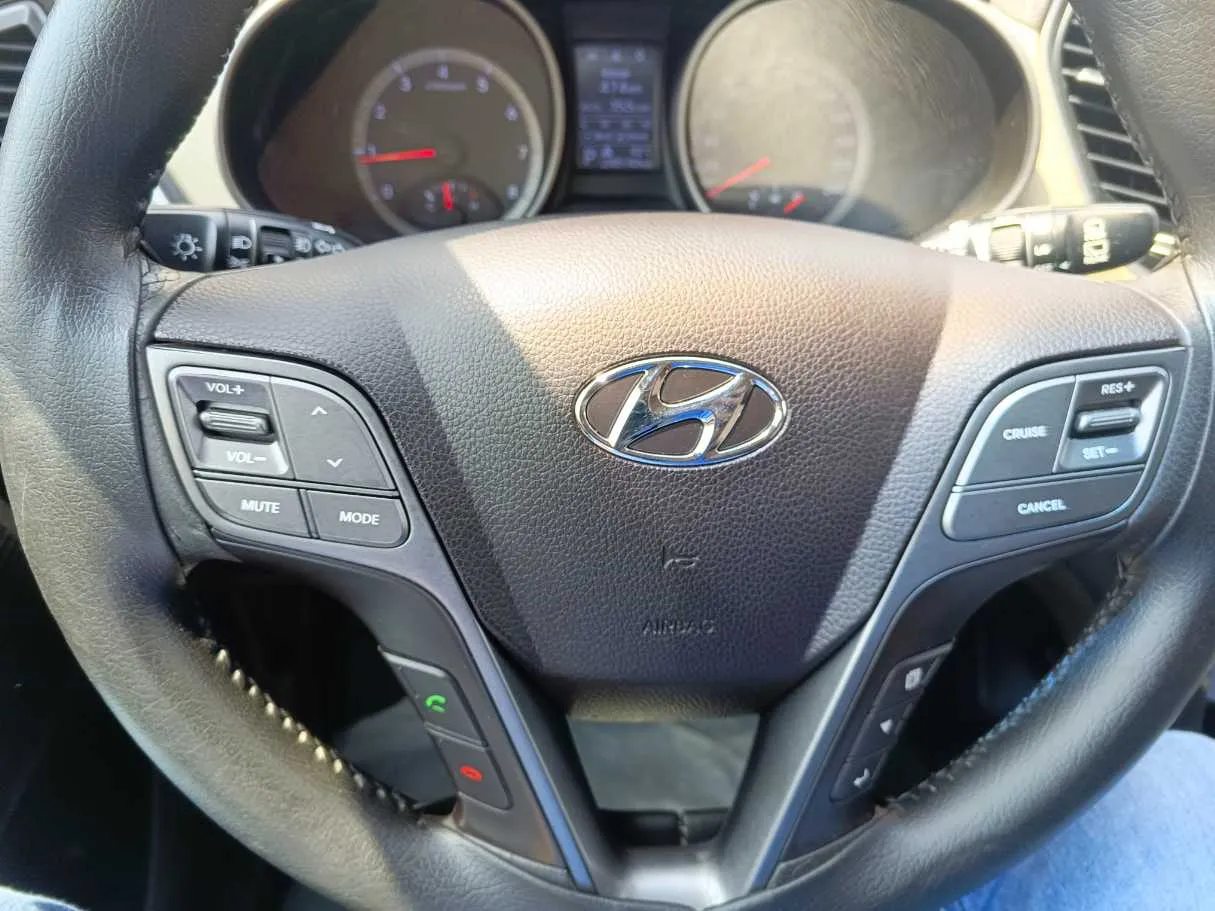 Car image 26