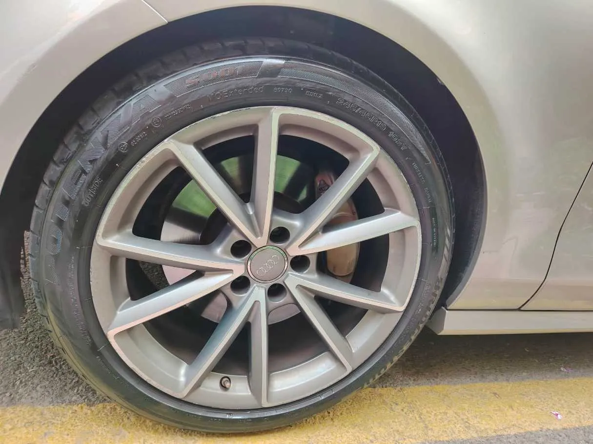 Car image 10