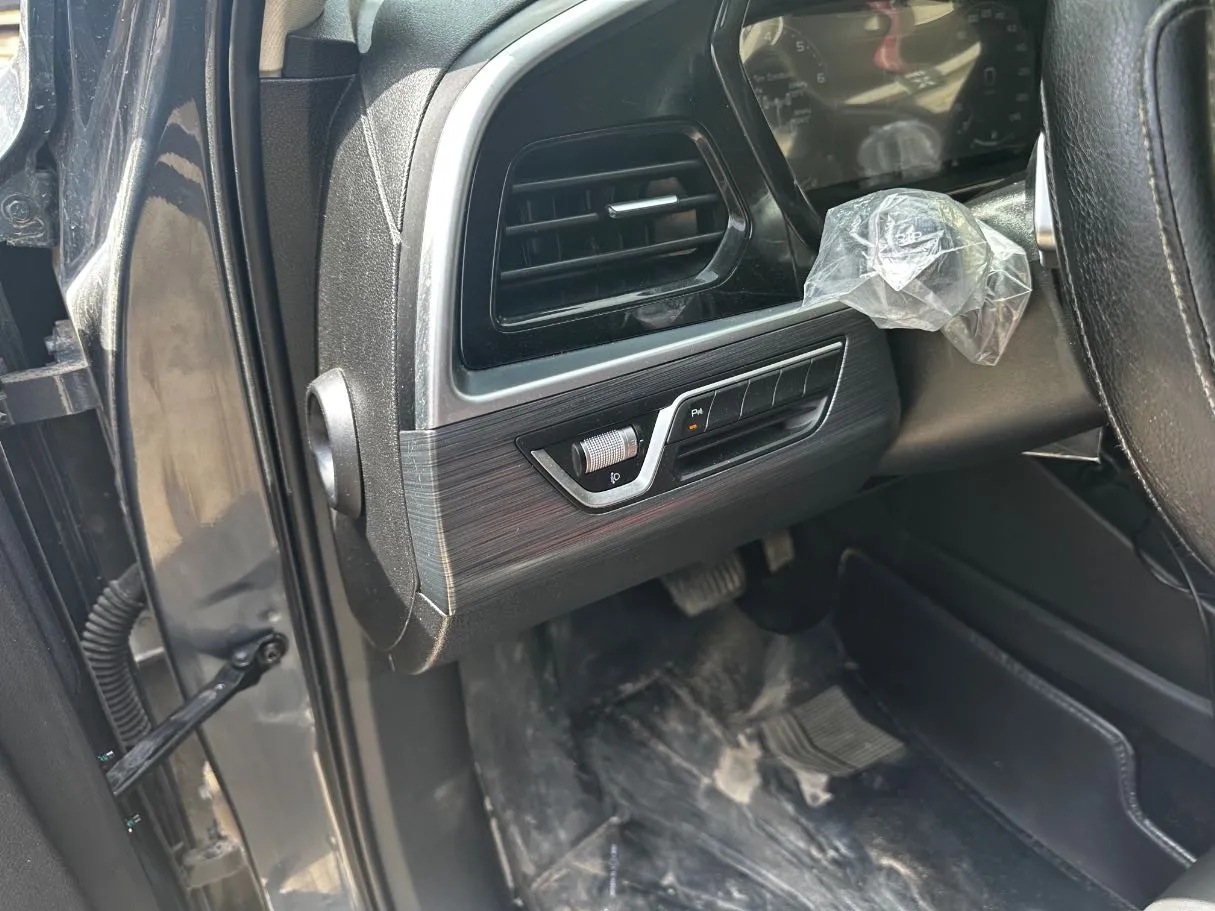Car image 22